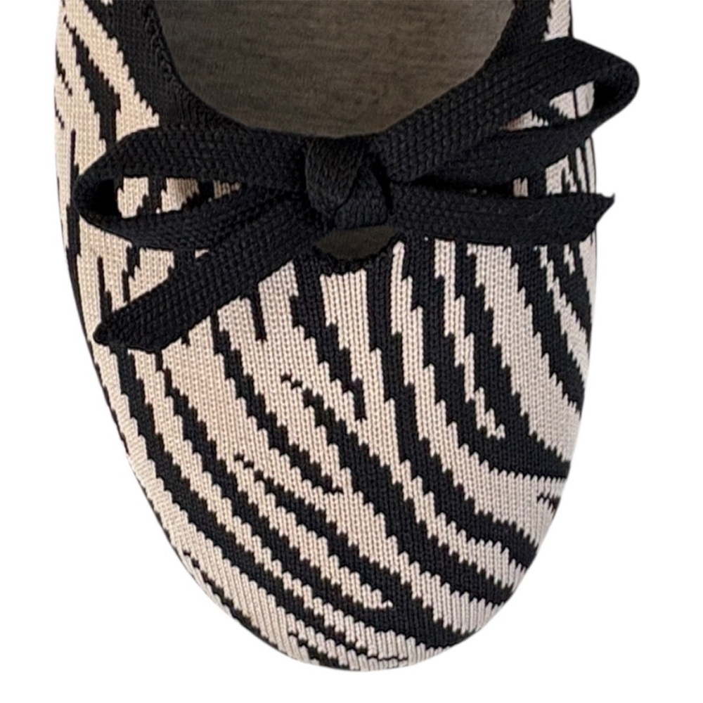 Like New Clarks Carly Hope Knit Flats Animal Print Black Cream Size 11 Wide - Picture 3 of 7